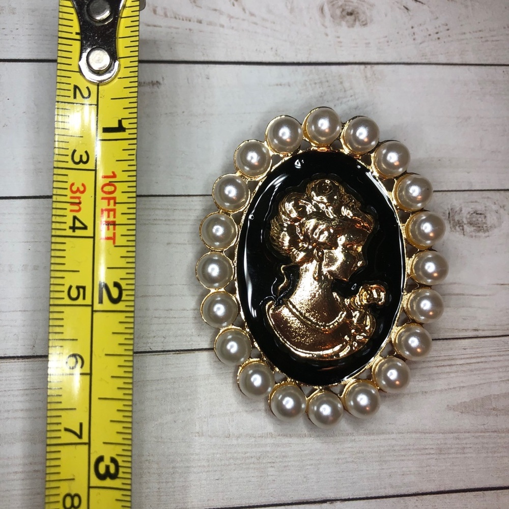 Vintage inspired cameo brooch